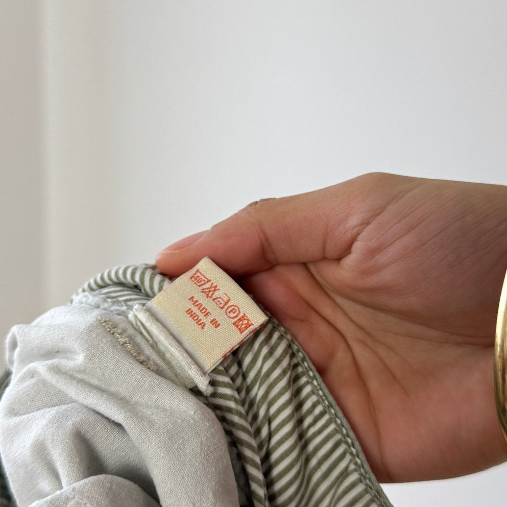 Vintage Italian sage green cotton cargo pants with utility pockets and straight leg (S)