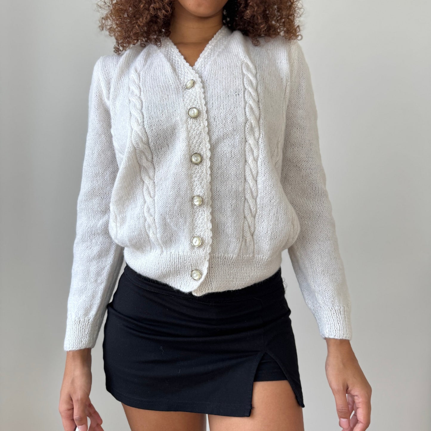 Vintage 80s Italian white cable-knit button-front cardigan with pearl buttons (Medium)