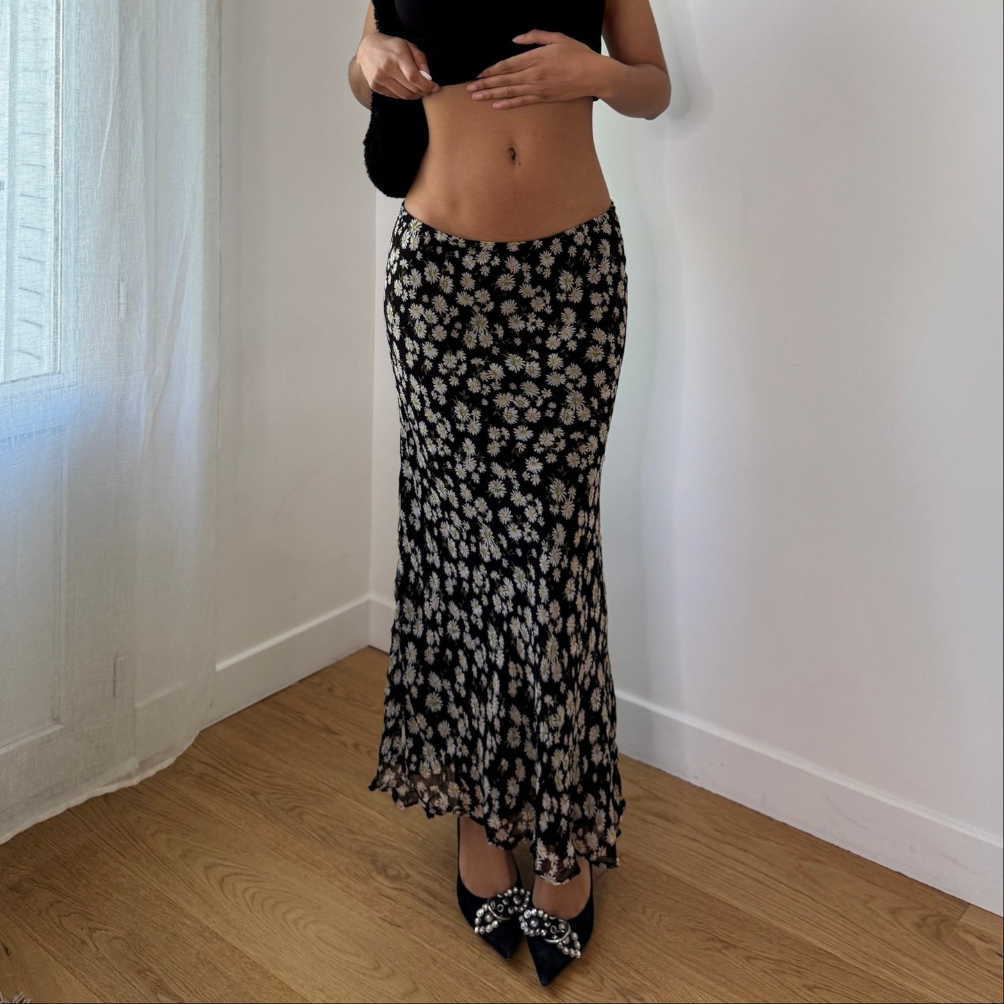 Vintage Y2K Black Daisy Floral Mesh Midi Skirt with Ruffle Hem (S/M) ⠀