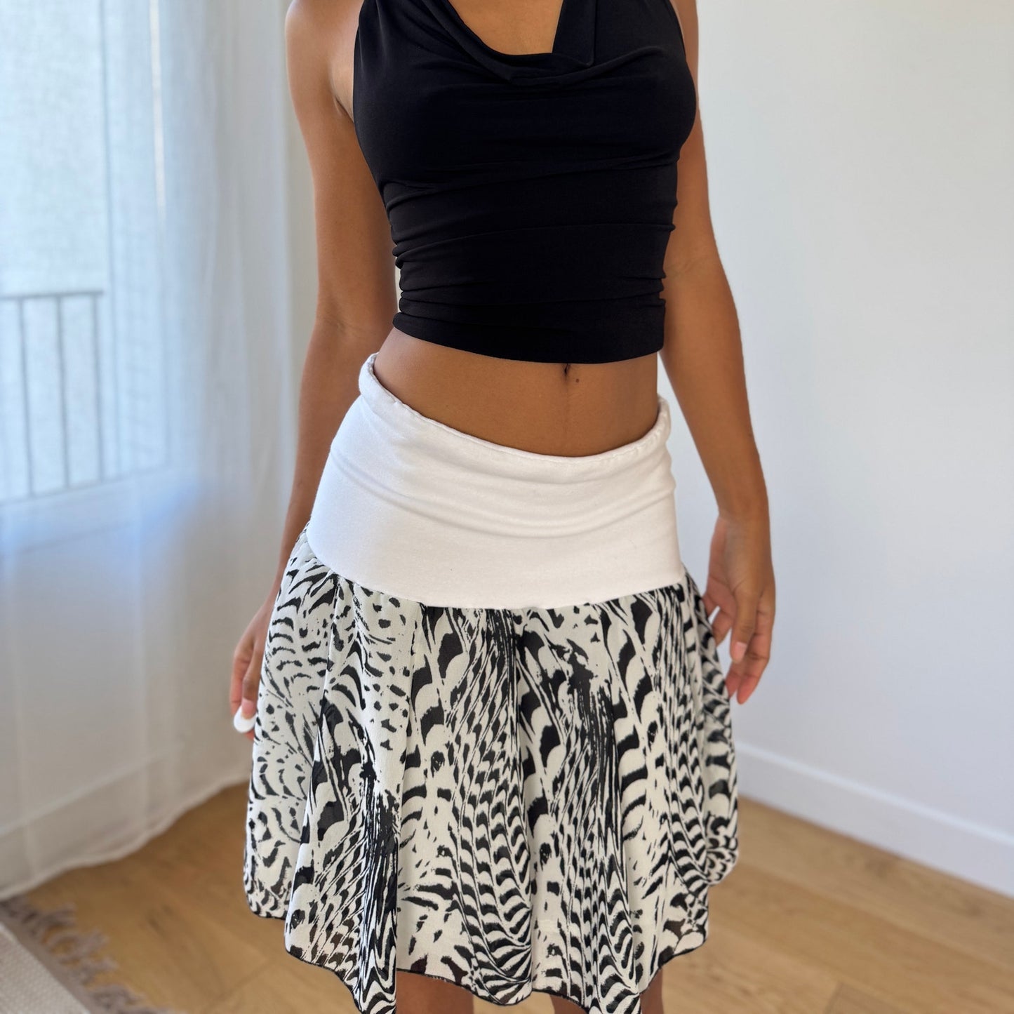 Vintage Euro Black & White Mesh Skirt with Wide Jersey Waistband (S/M)