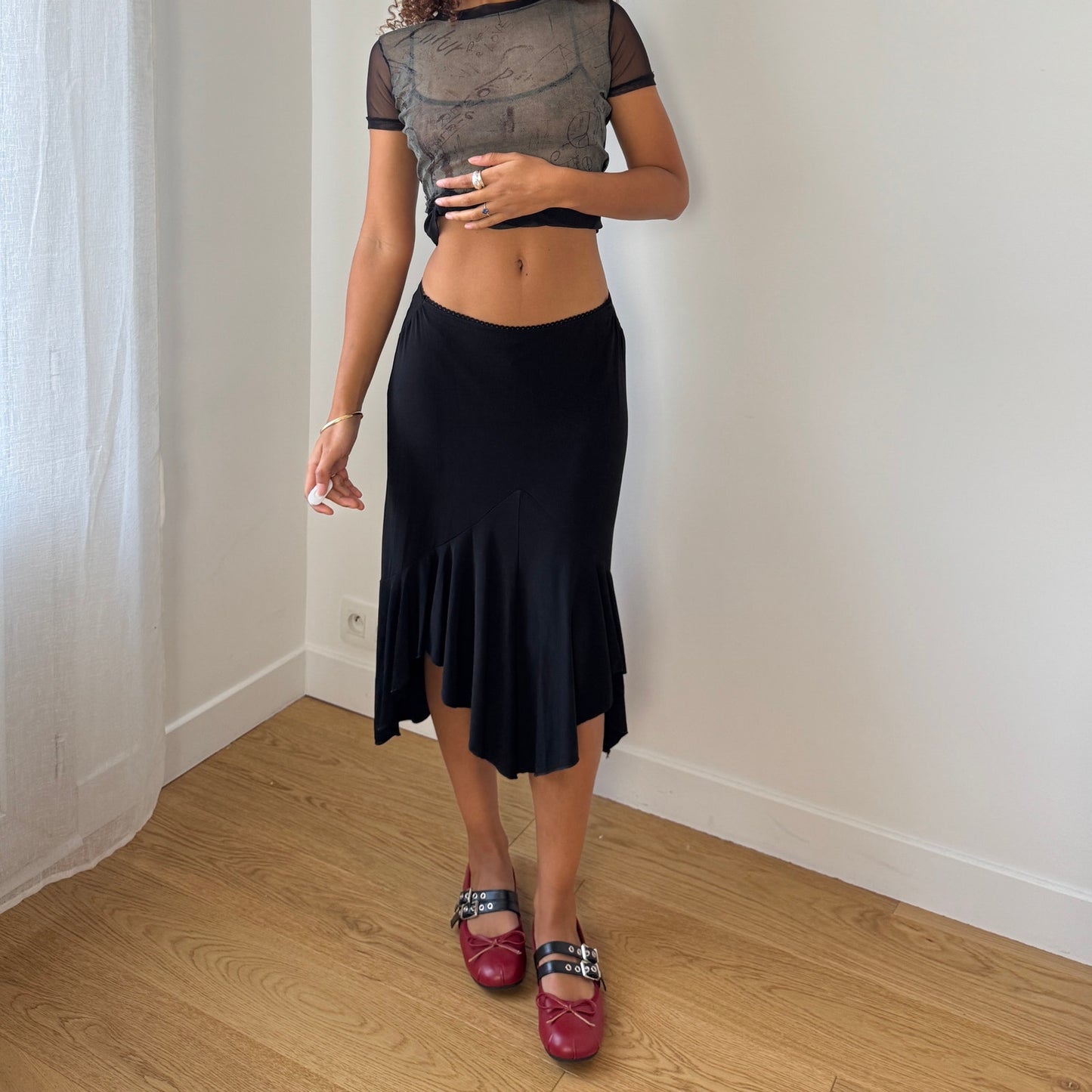 Vintage Euro black asymmetric ruffle-hem stretch midi skirt (Small)