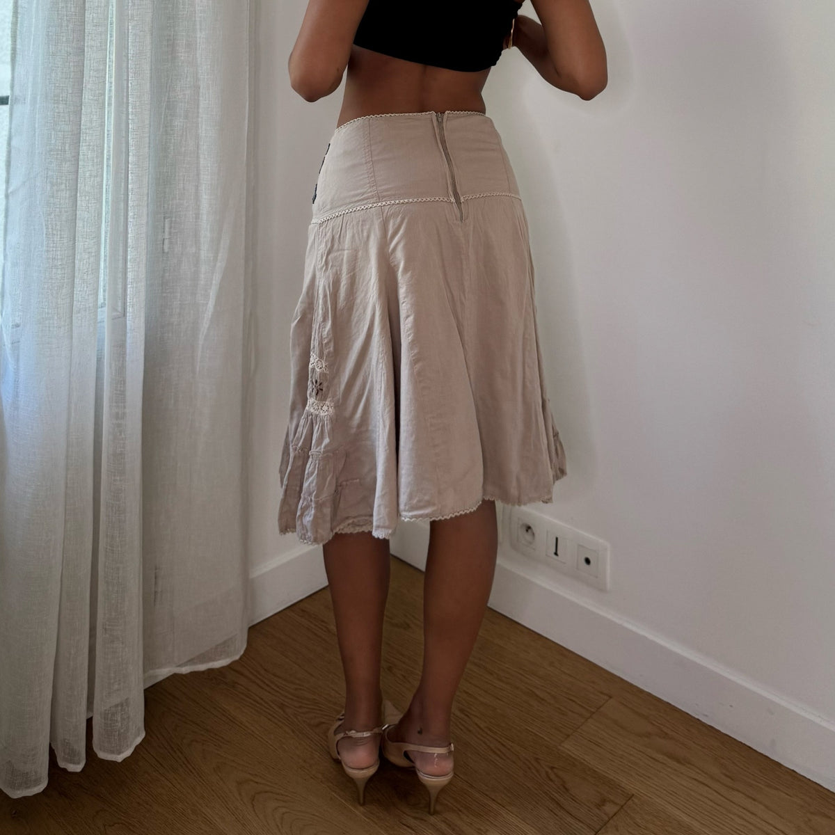 Vintage French Beige Embroidered Midi Skirt (XS/S)