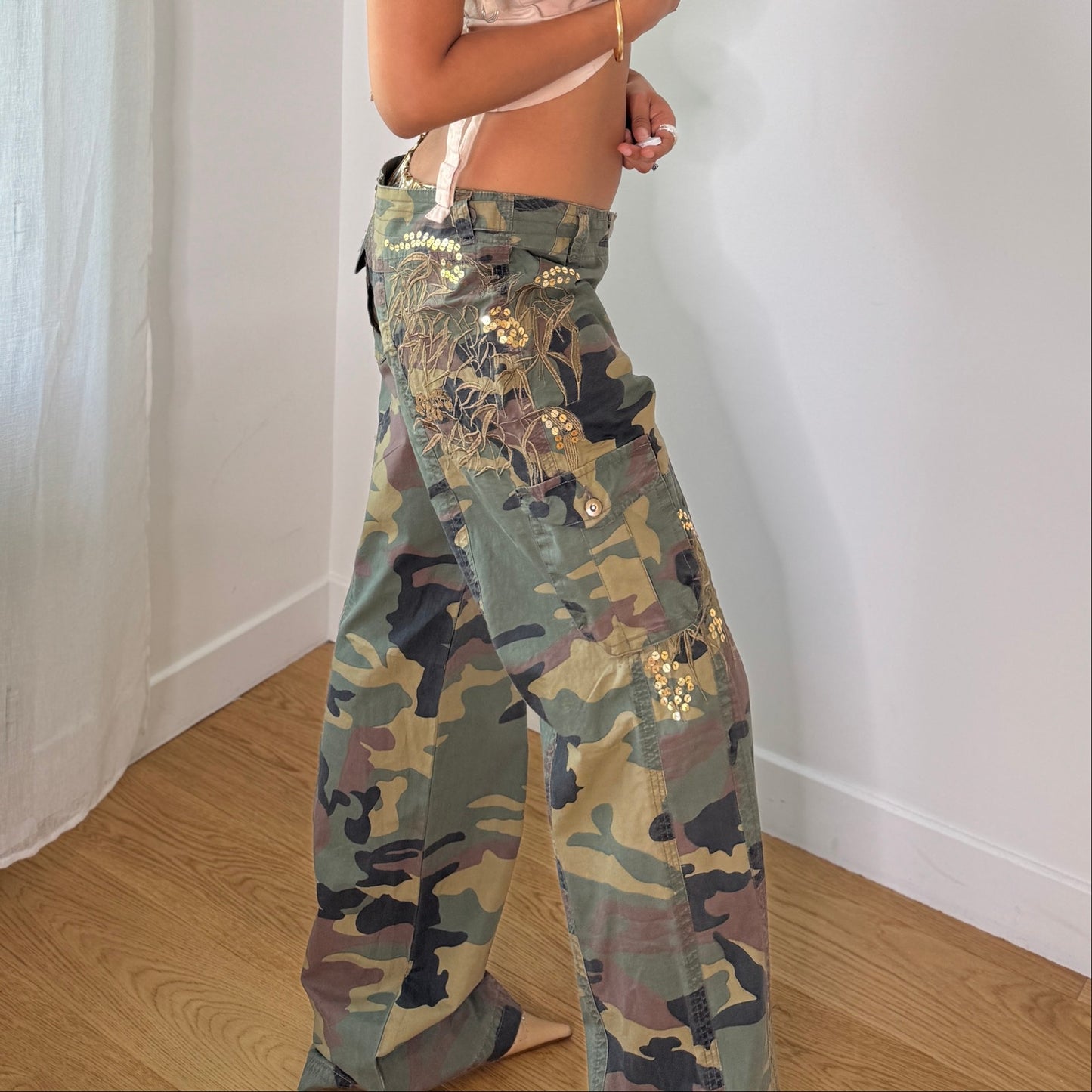 Vintage Camo Cargo Pants Sequin Embroidered Y2K Utility Trousers (M) ⠀