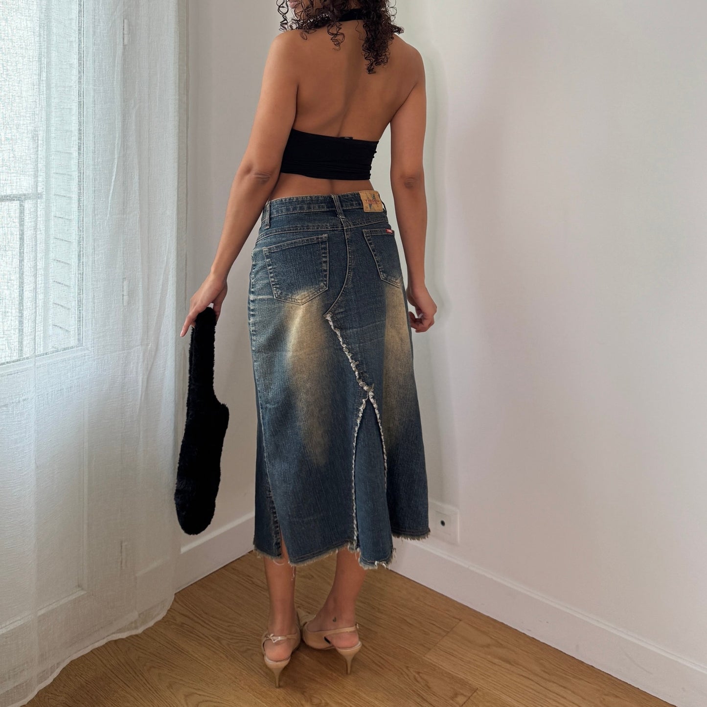 Vintage Y2K Blue Denim Midi Skirt with Raw Frayed Seam Detail (S) ⠀