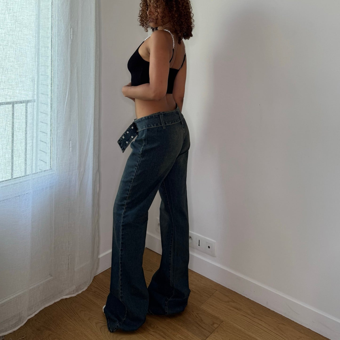 Vintage Euro Dark Wash Belted Flare Jeans Low Rise Y2K Denim (S/M)