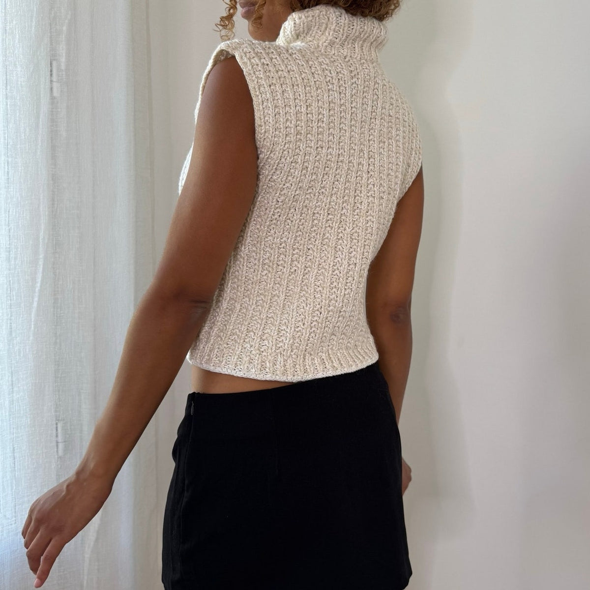 French Vintage Ivory Cream Chunky Cable Knit Sleeveless Turtleneck Cropped Sweater Vest