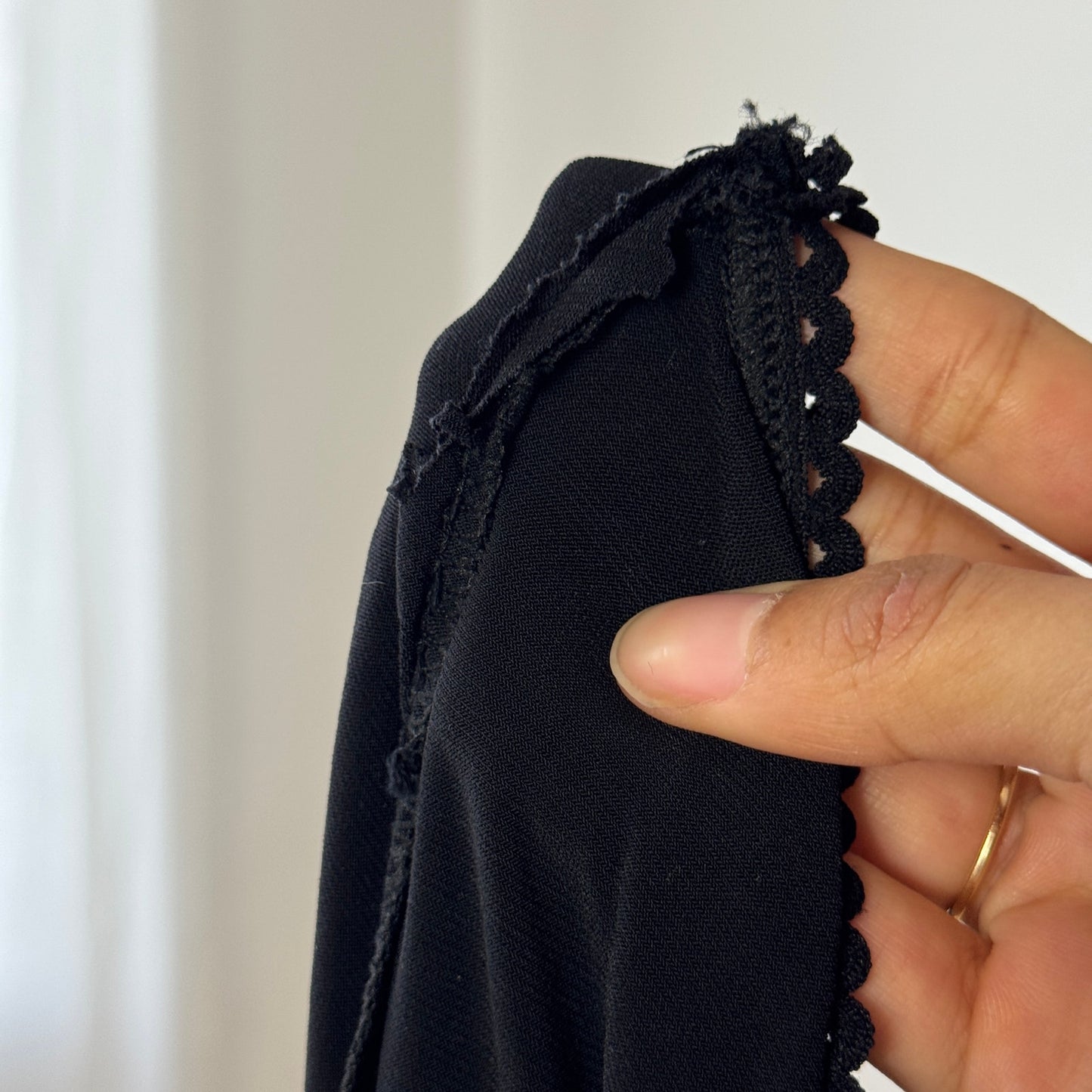 Vintage Euro black asymmetric ruffle-hem stretch midi skirt (Small)