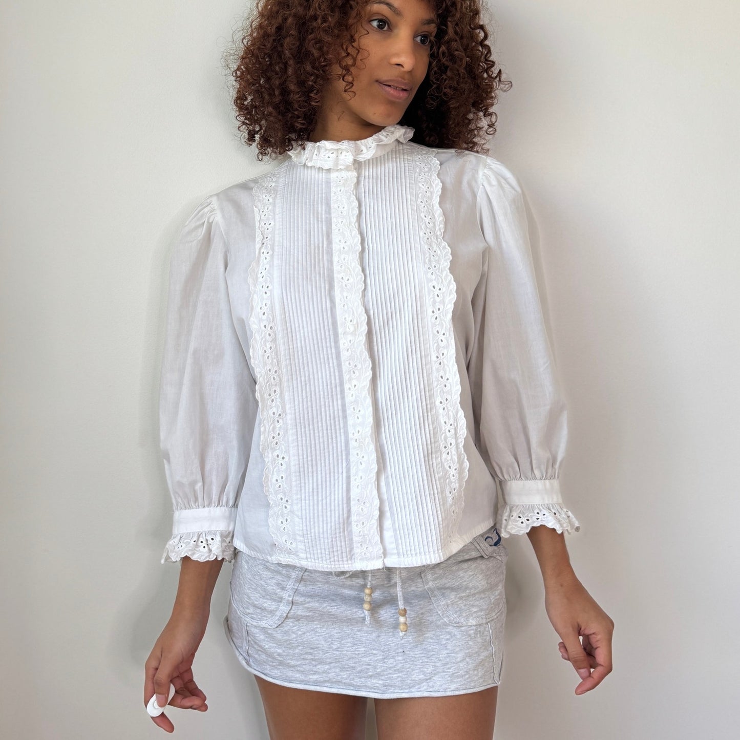 Vintage White Cotton Blouse with pointelle collar and trim 90s (S/M)