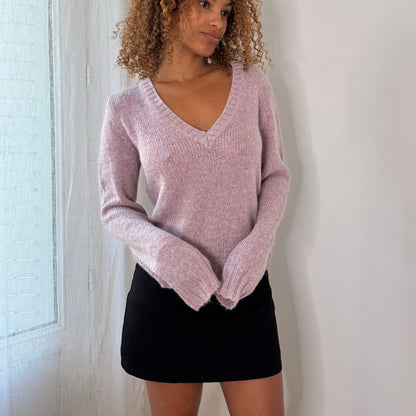 Sisley vintage pastel lilac pink fuzzy knit V-neck sweater fitted silhouette