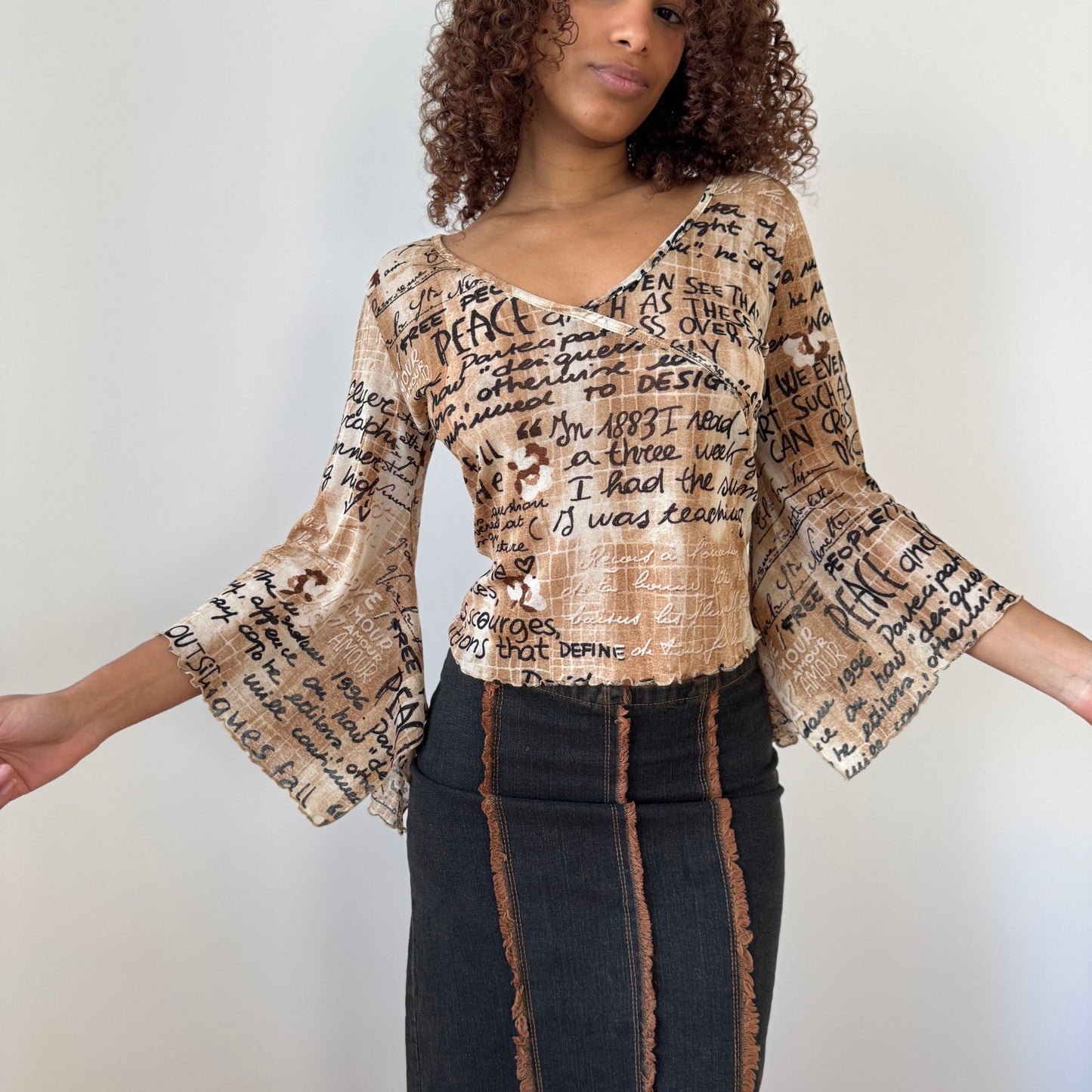 Vintage French Y2K Beige Script Print Mesh Flare Sleeve Top (S/M)