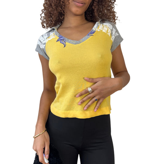 Italian vintage yellow ribbed knit tee with contrast graphic neckline (S)