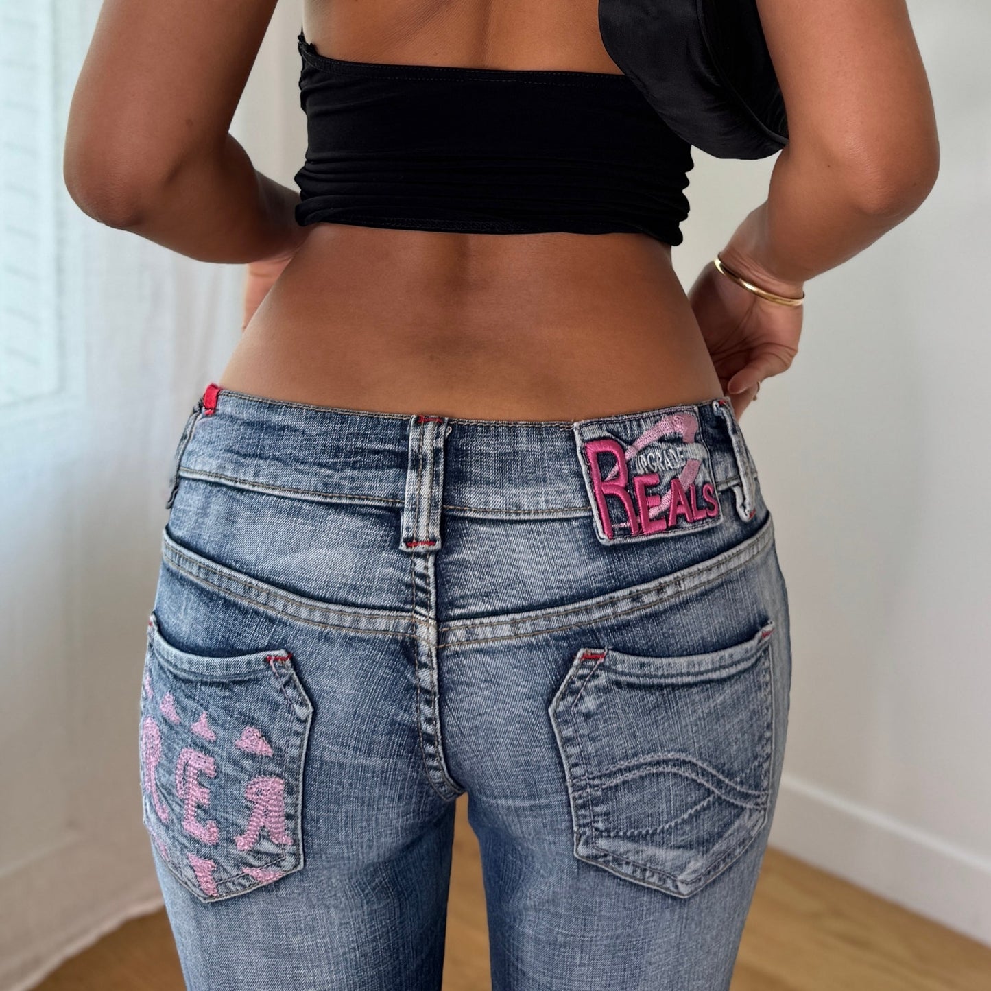Vintage Y2K Low Rise Flare Jeans Embroidered Pocket Denim (S) ⠀