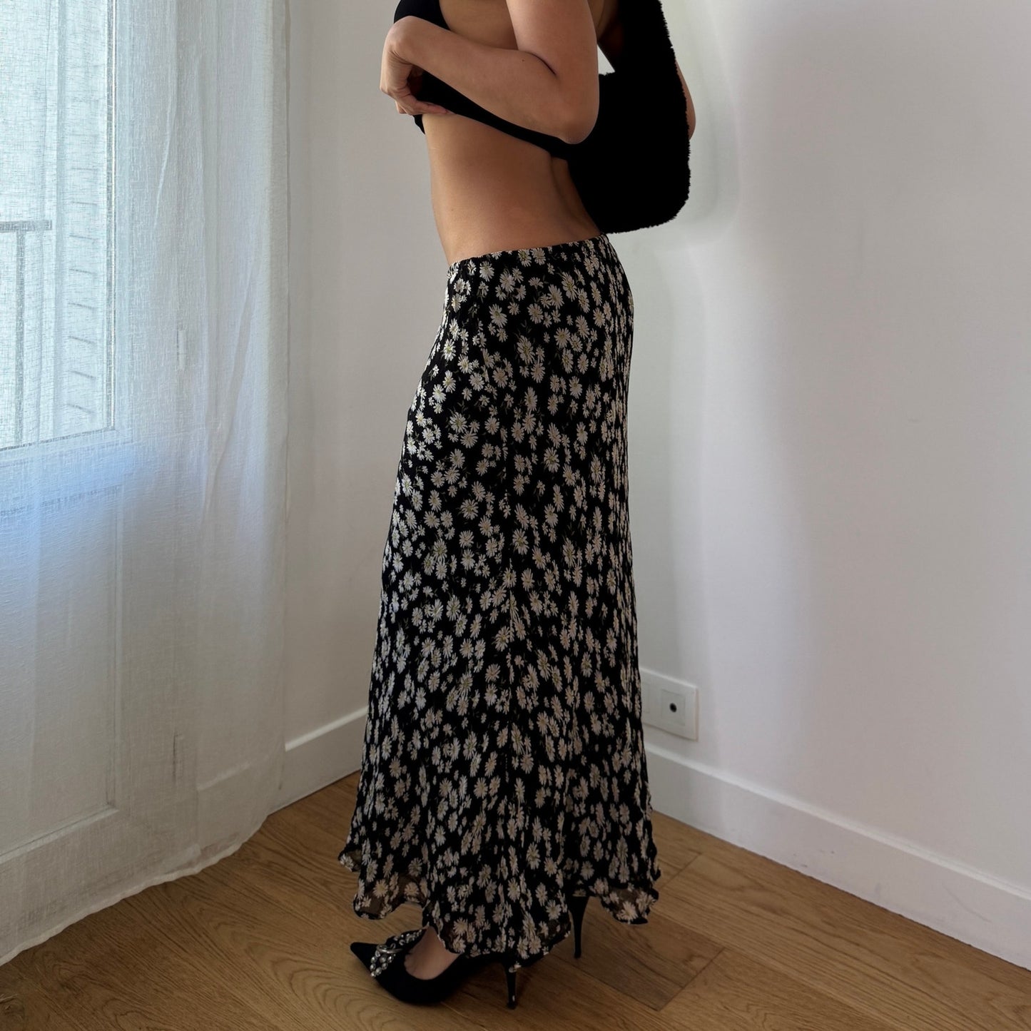 Vintage Y2K Black Daisy Floral Mesh Midi Skirt with Ruffle Hem (S/M) ⠀