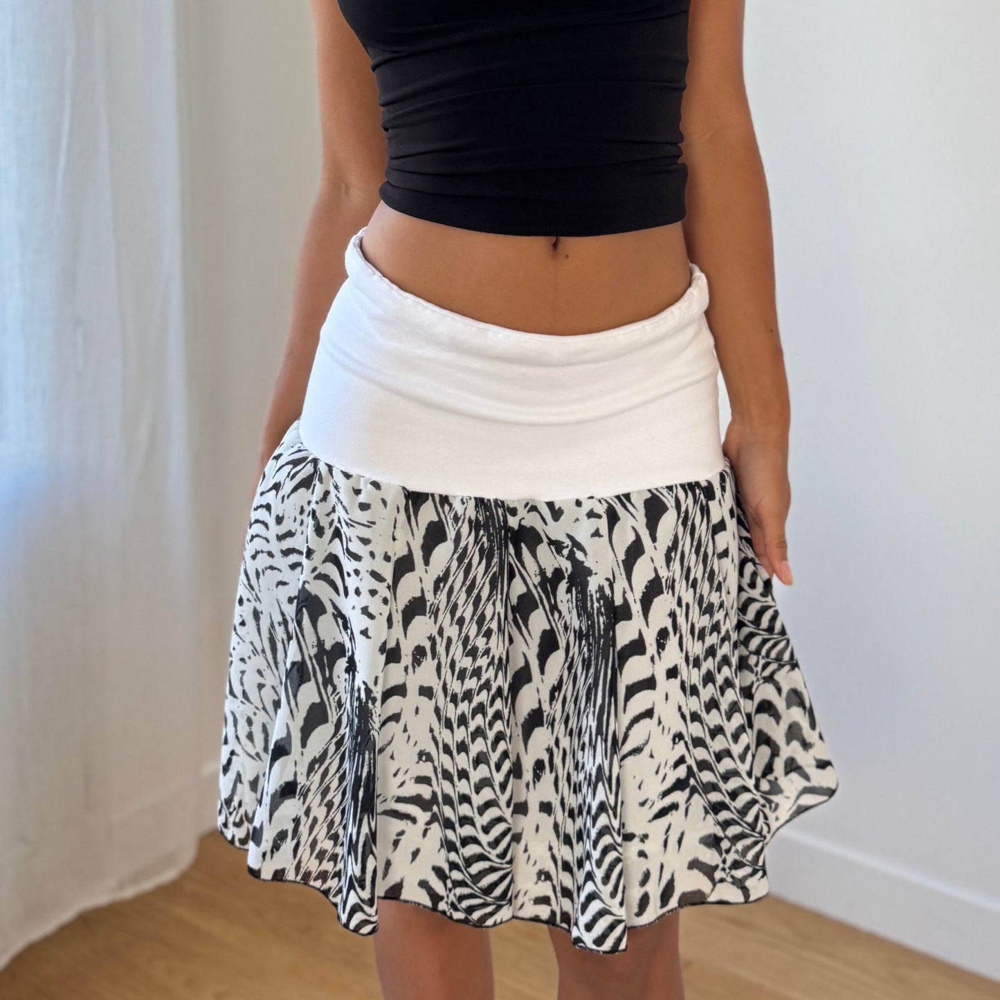 Vintage Euro Black & White Mesh Skirt with Wide Jersey Waistband (S/M)