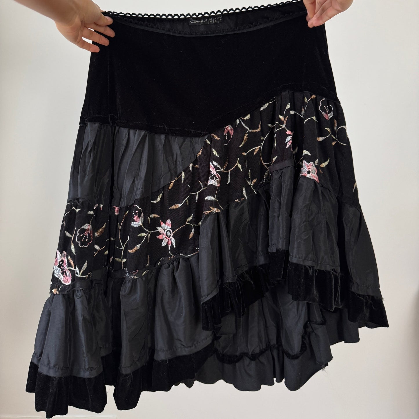 Vintage Italian black embroidered chiffon midi skirt with elastic waistband S/M