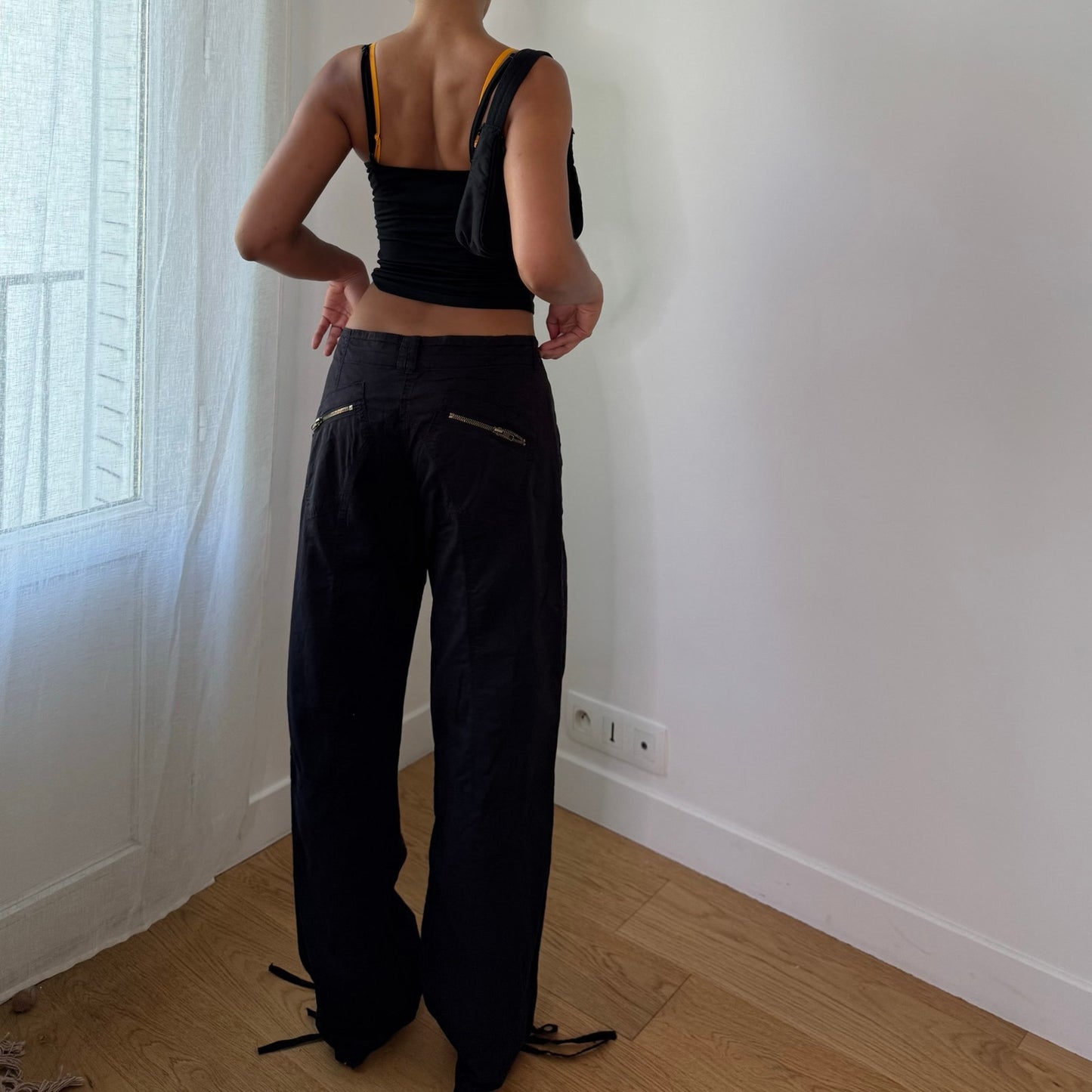 Vintage Black Low Rise Zip Pocket Cargo Parachute Pants Y2K (M)