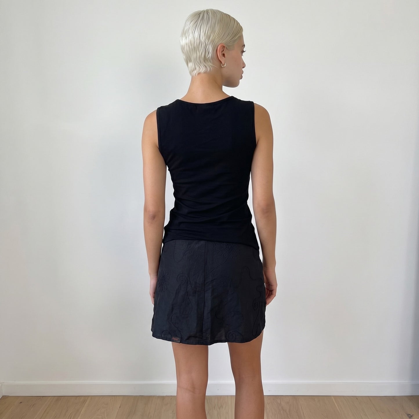 Vintage Italian Black Beaded Heart Top Sequin Embellished Y2K Sleeveless (M)