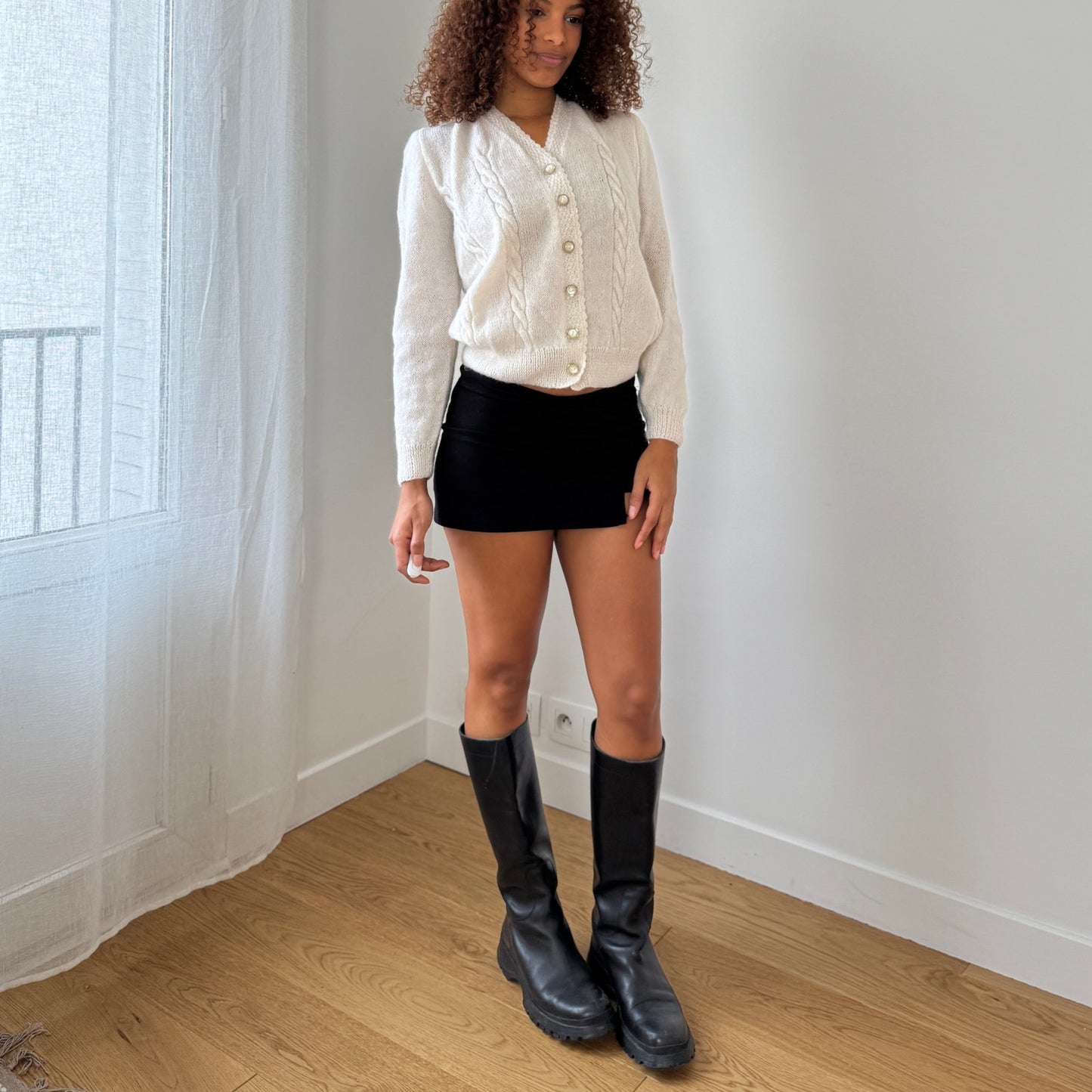 Vintage 80s Italian white cable-knit button-front cardigan with pearl buttons (Medium)