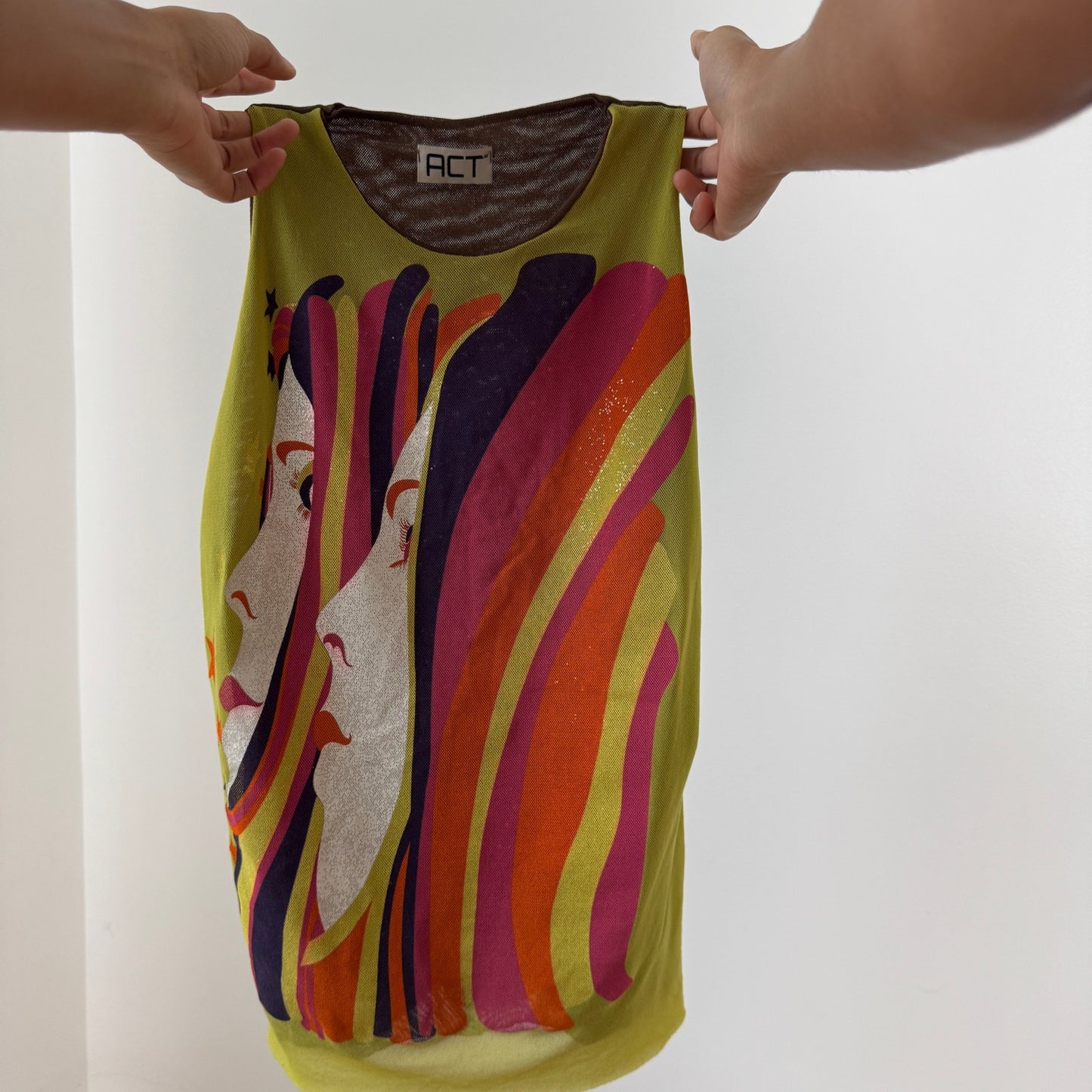 Vintage Italian psychedelic graphic mesh sleeveless top (Medium)