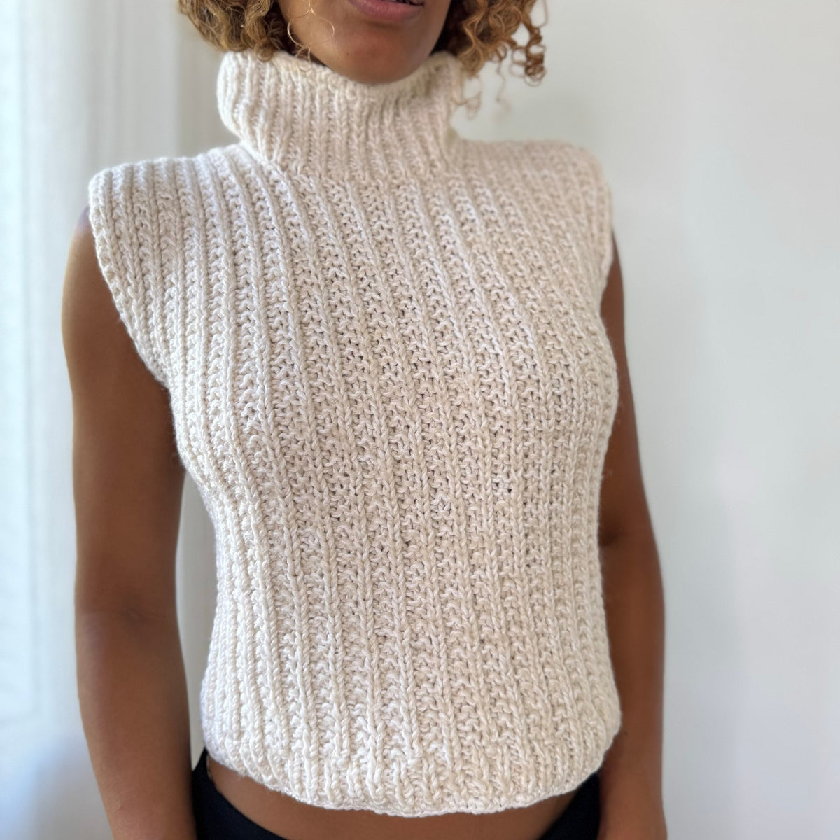 French Vintage Ivory Cream Chunky Cable Knit Sleeveless Turtleneck Cropped Sweater Vest