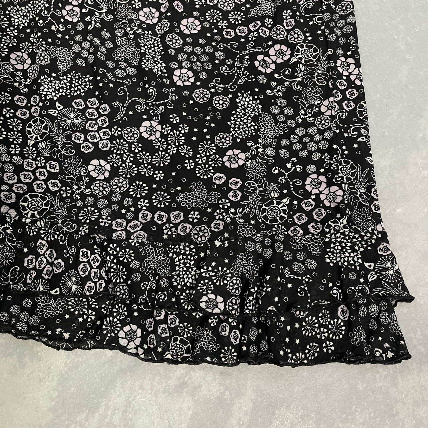 Sourced in Italy - Vintage 00s fitted black floral mesh midi skirt (XS/M)