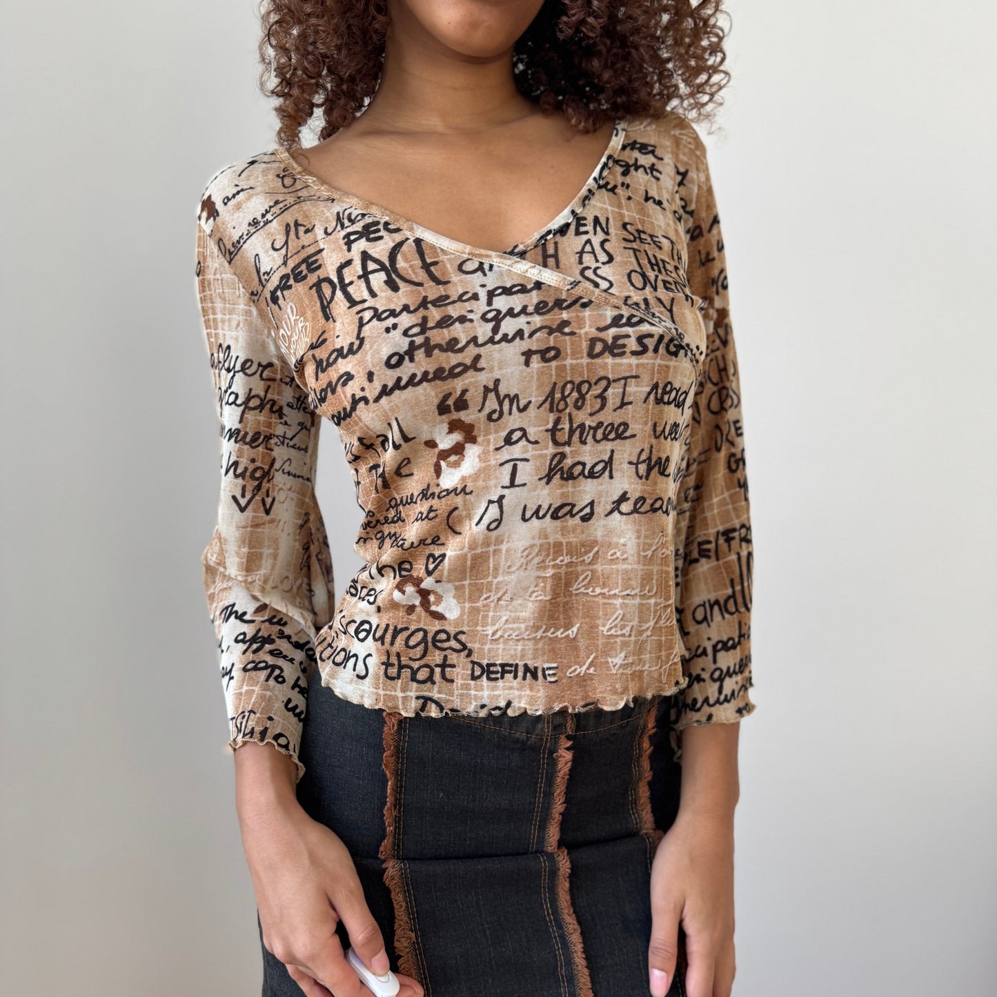 Vintage French Y2K Beige Script Print Mesh Flare Sleeve Top (S/M)
