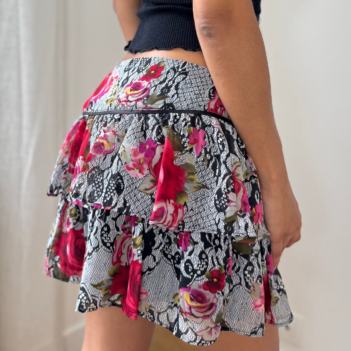 Vintage Floral Mesh Ruffle Mini Skirt Tiered Lace Print Morgan De Toi Y2K (S) ⠀