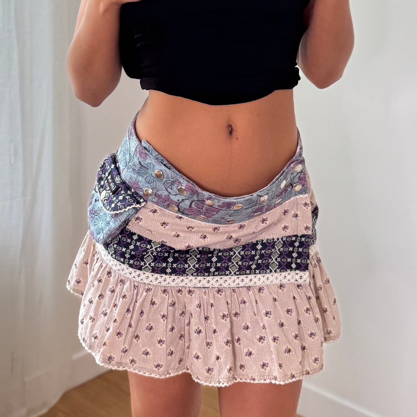 Vintage Patchwork Prairie Mini Skirt Indian Cotton Boho Y2K Skirt (S) ⠀
