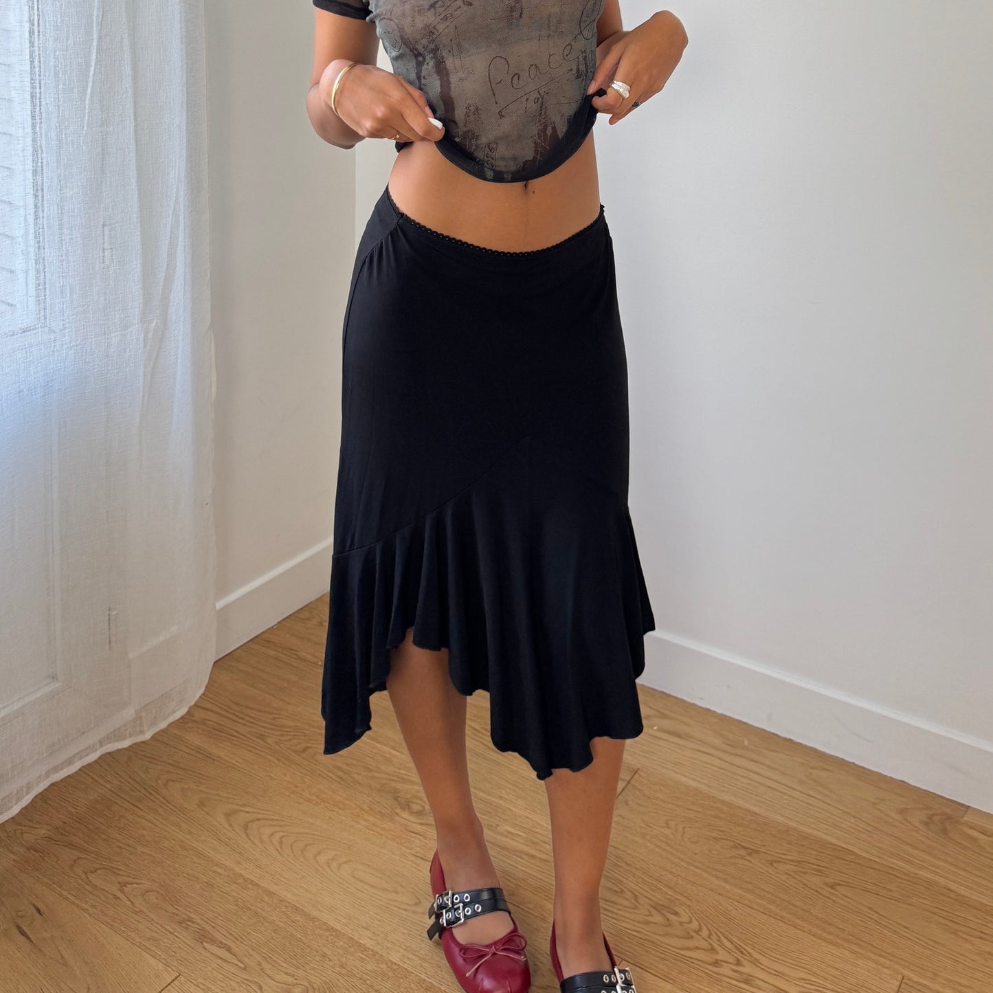 Vintage Euro black asymmetric ruffle-hem stretch midi skirt (Small)