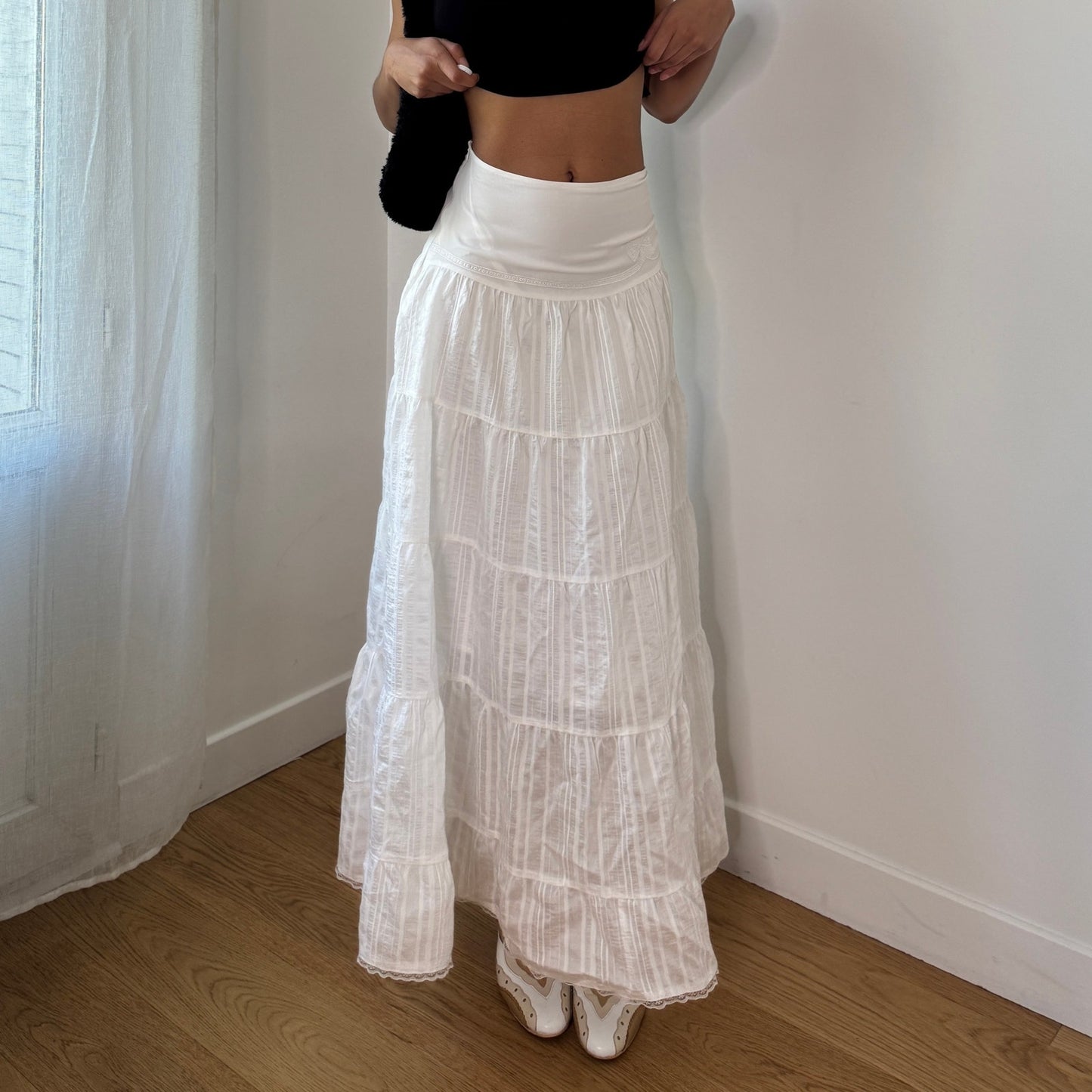 Vintage Y2K White Tiered Maxi Skirt with Lace Trim and Panel Details (XS/S) ⠀
