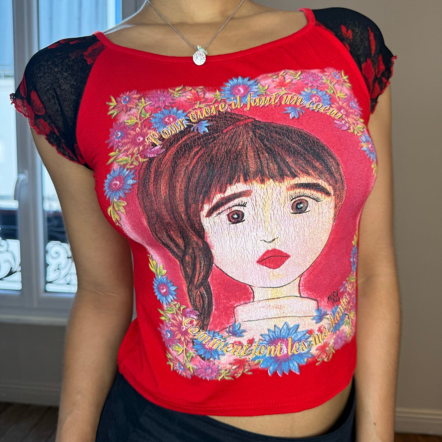 Rare! French Vintage 00s slinky girl graphic baby tee (XS/S)