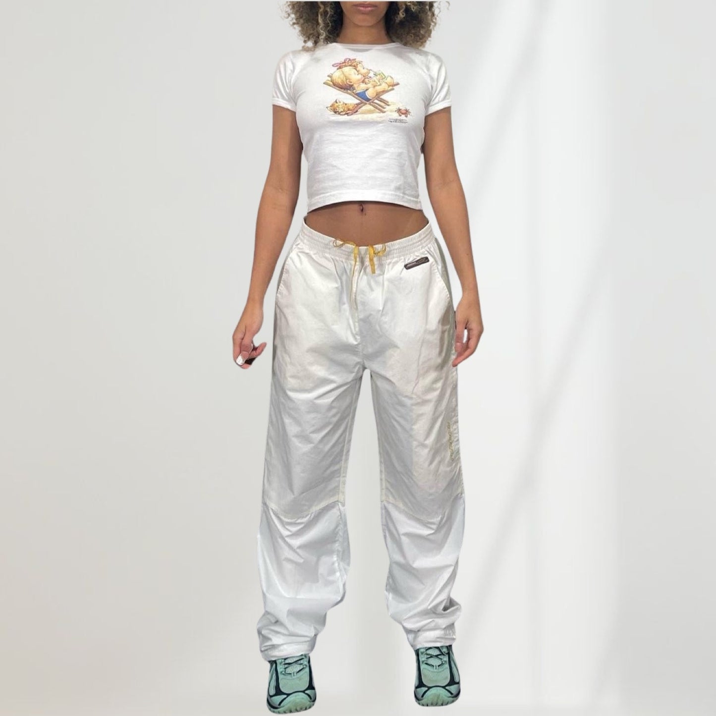 Vintage 00s Reebok white and creamy baggy nylon sweatpants (S-M) blokette