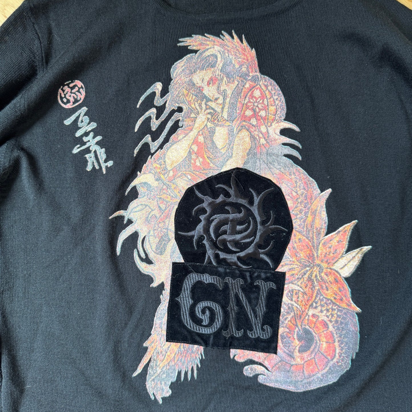 Vintage Knit Long Sleeve Top with Women Dragon Graphic (One Size)