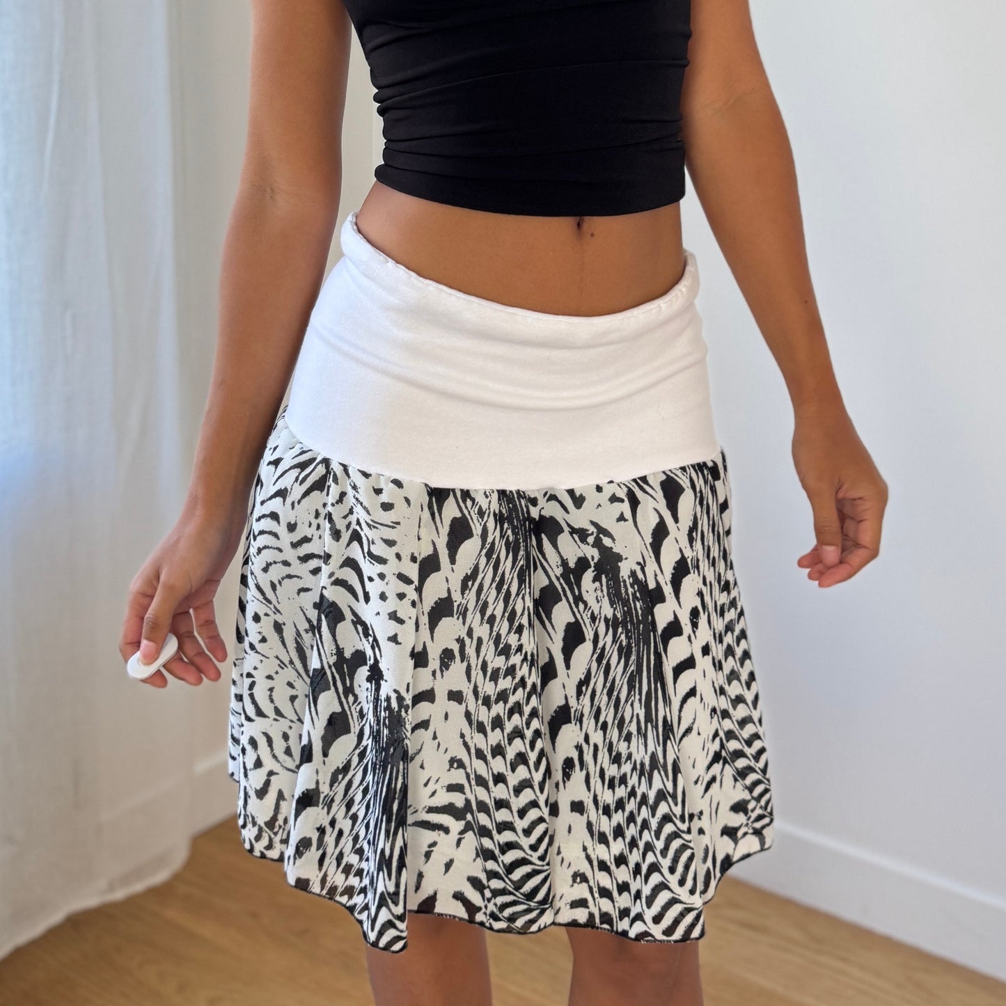 Vintage Euro Black & White Mesh Skirt with Wide Jersey Waistband (S/M)