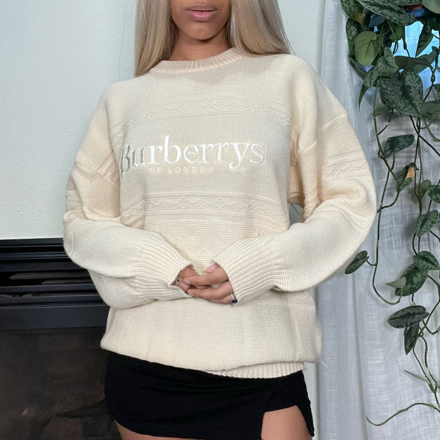Vintage Burberry spell out sweater in color cream (XS-XL)