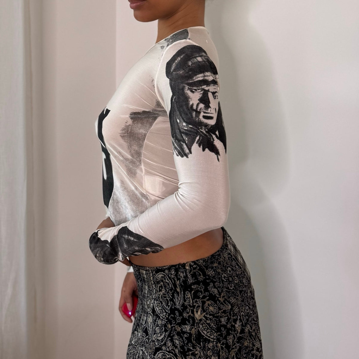 E-Play Italian Vintage White Black Red Pop Art Graphic Slinky Long Sleeve Top