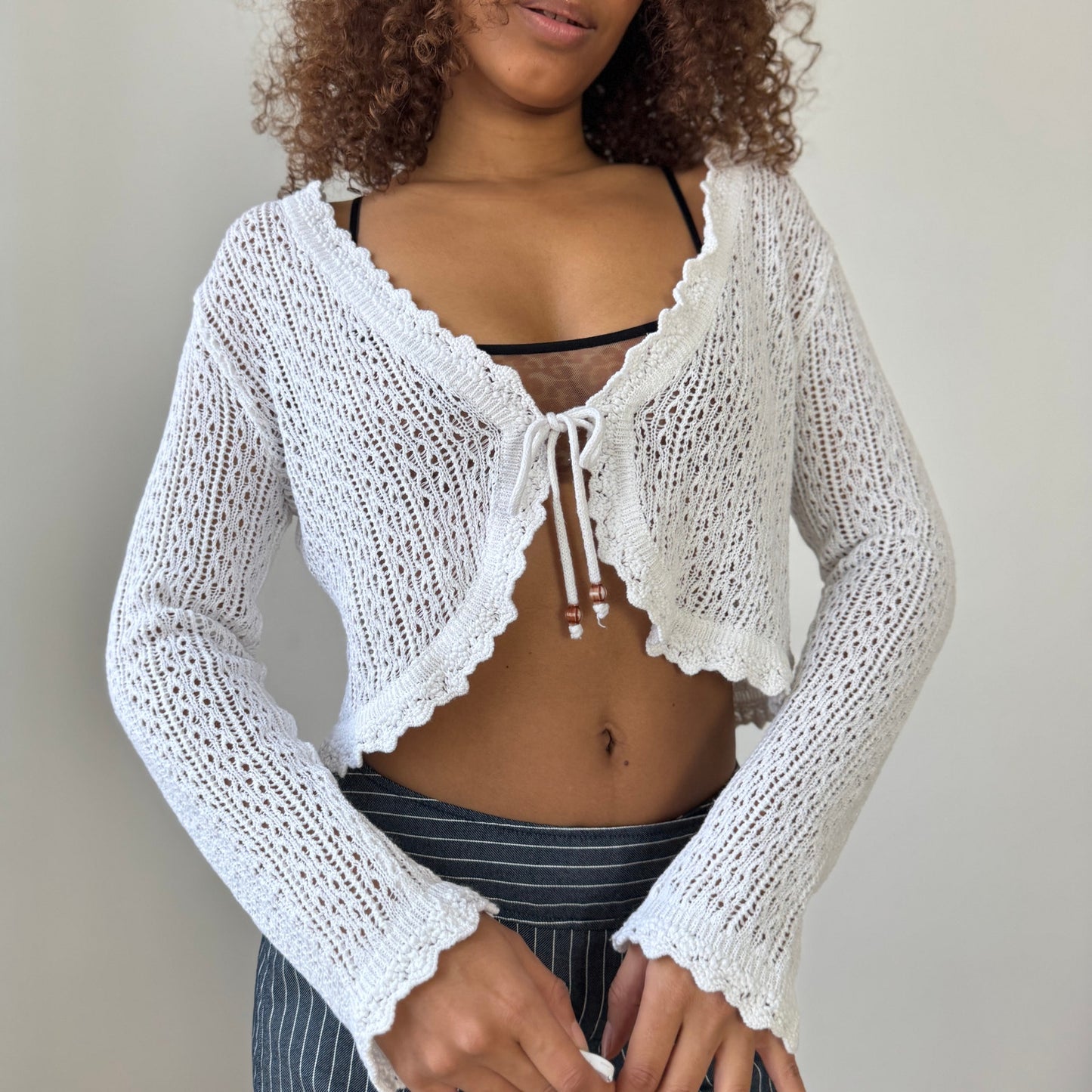 Vintage Euro white open-knit cropped cardigan with scalloped trim & tie-front (S/M)