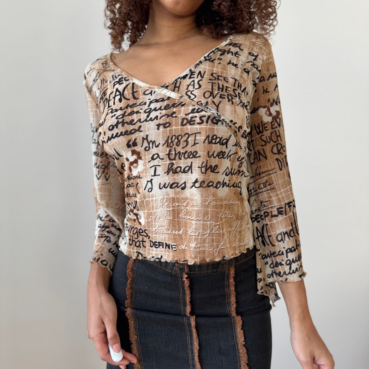 Vintage French Y2K Beige Script Print Mesh Flare Sleeve Top (S/M)