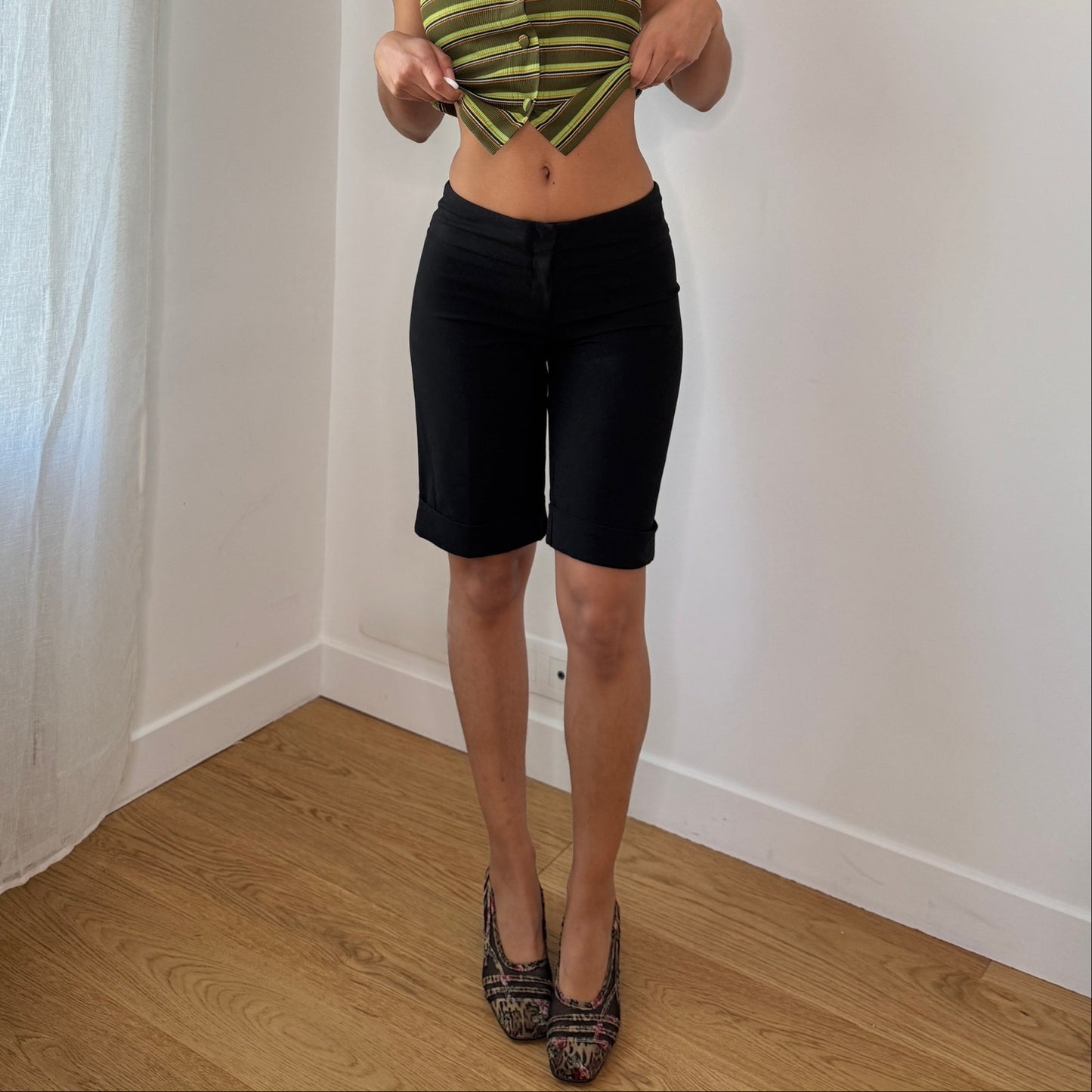 Vintage Black Capri Shorts Low Rise Y2K Morgan Polyester Viscose (XS/S)