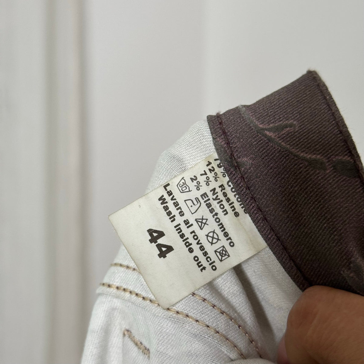 Italian vintage Y2K taupe brown floral printed denim jeans with low rise and straight leg