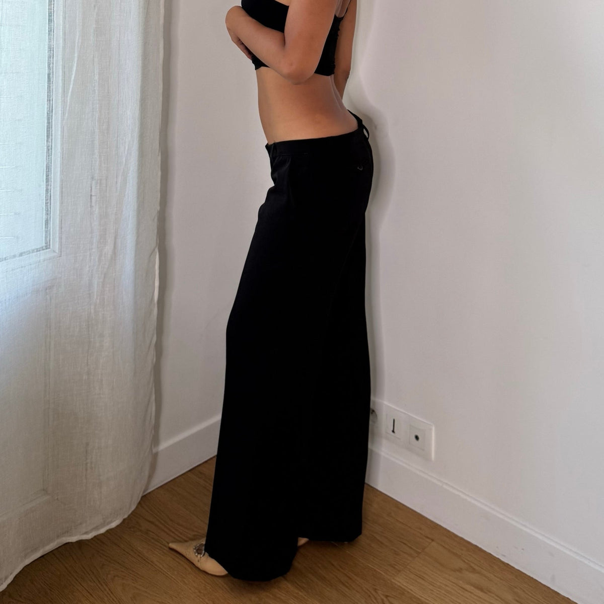 Italian vintage black low-rise tailored wide-leg trousers with front pleats