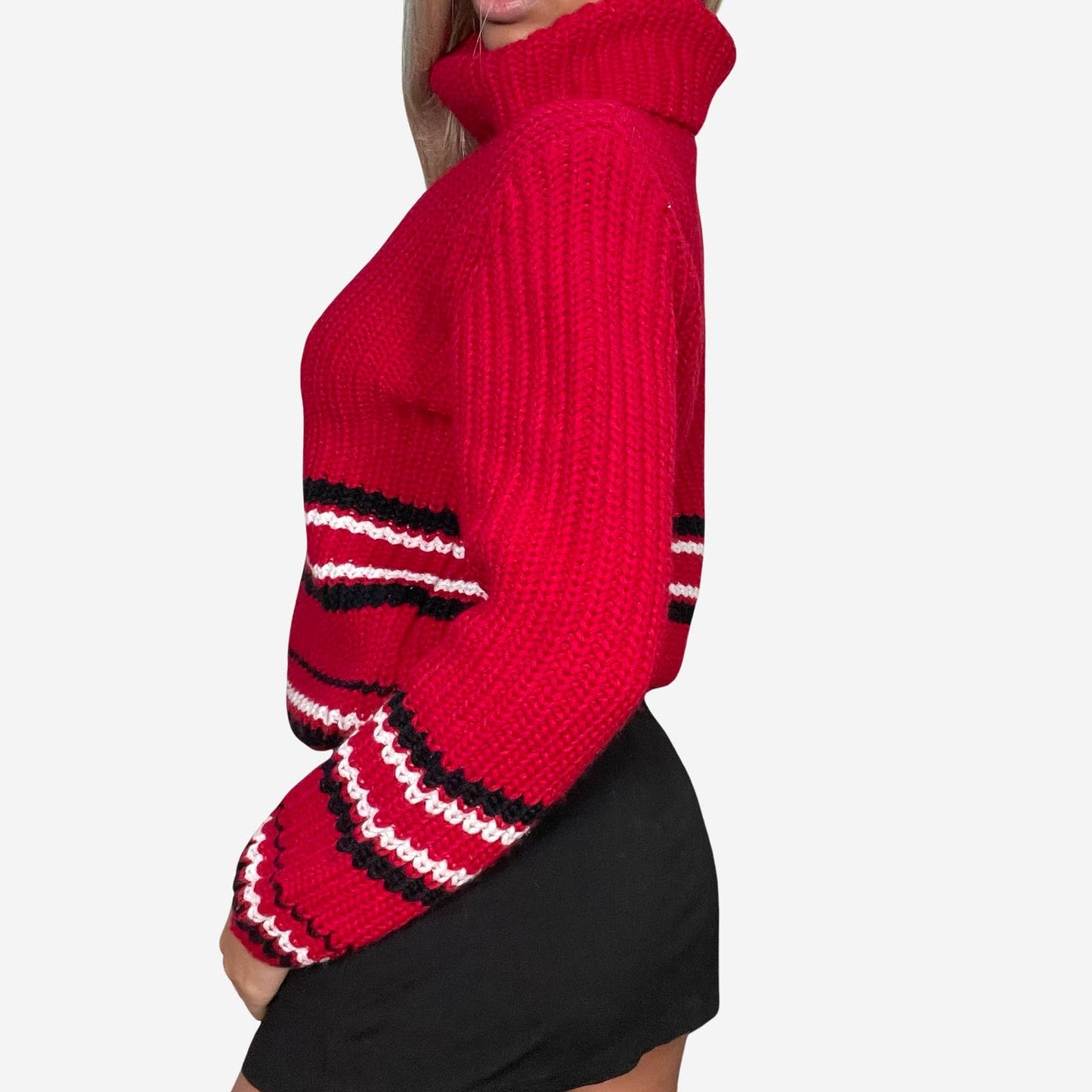 Vintage 2000s Red Knit Sweater with Stripe Pattern (XS-M)