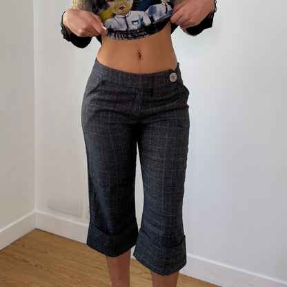 Vintage Grey Plaid Slightly Flared Leg Capri Y2K French (XS/S)