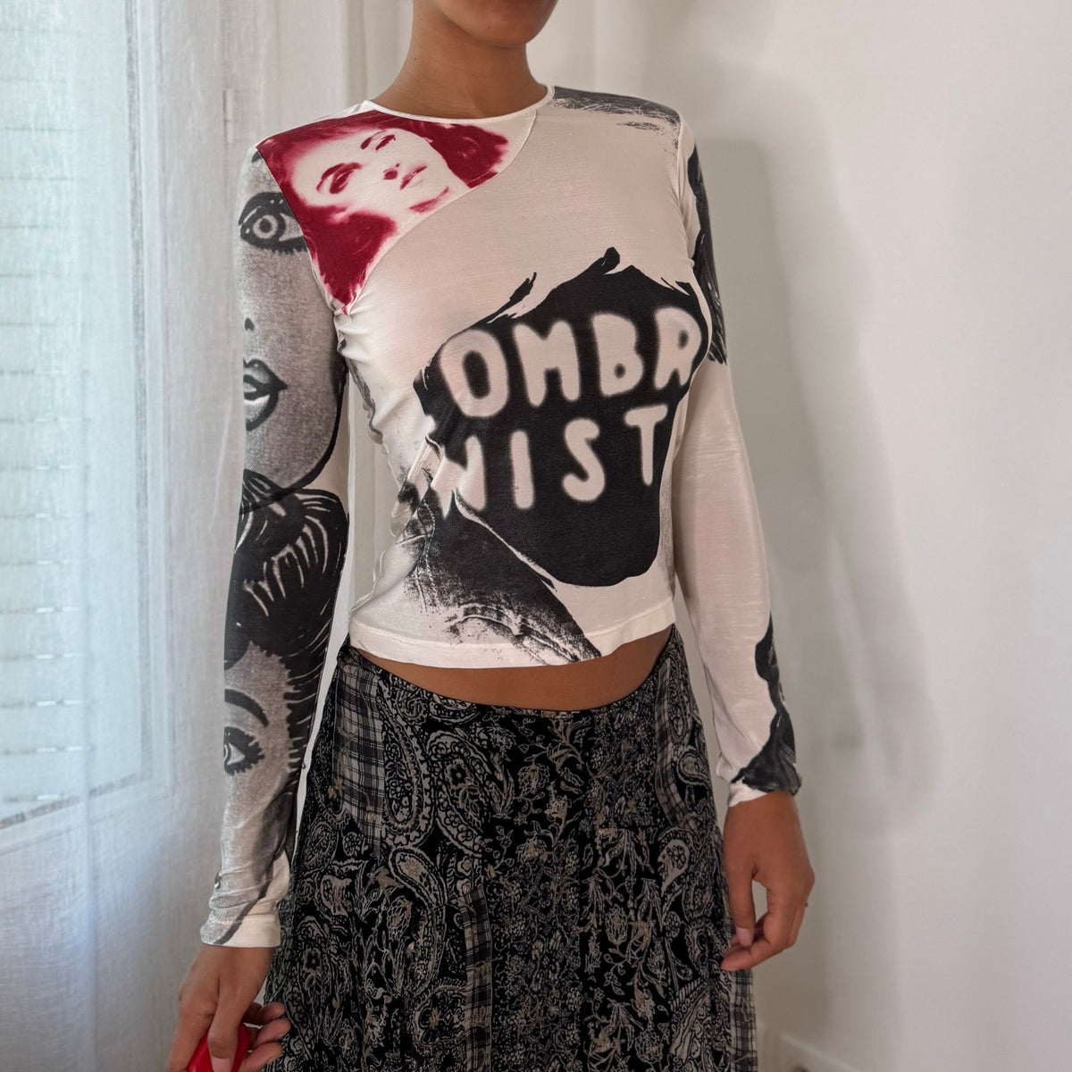 E-Play Italian Vintage White Black Red Pop Art Graphic Slinky Long Sleeve Top
