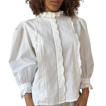 Vintage White Cotton Blouse with pointelle collar and trim 90s (S/M)