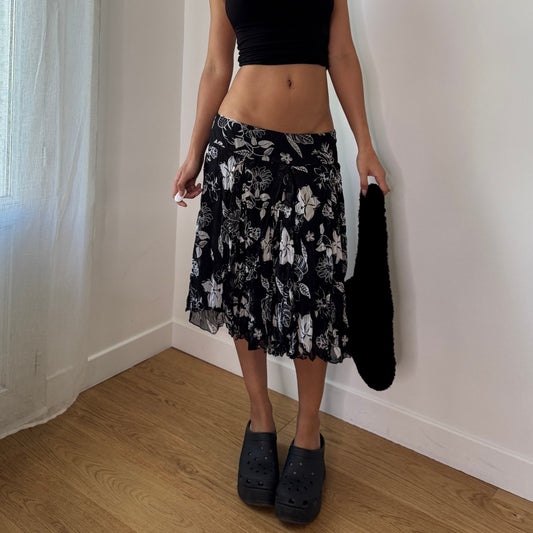 Vintage Black White Floral Mesh Midi Skirt Made in Italy (S/M) ⠀