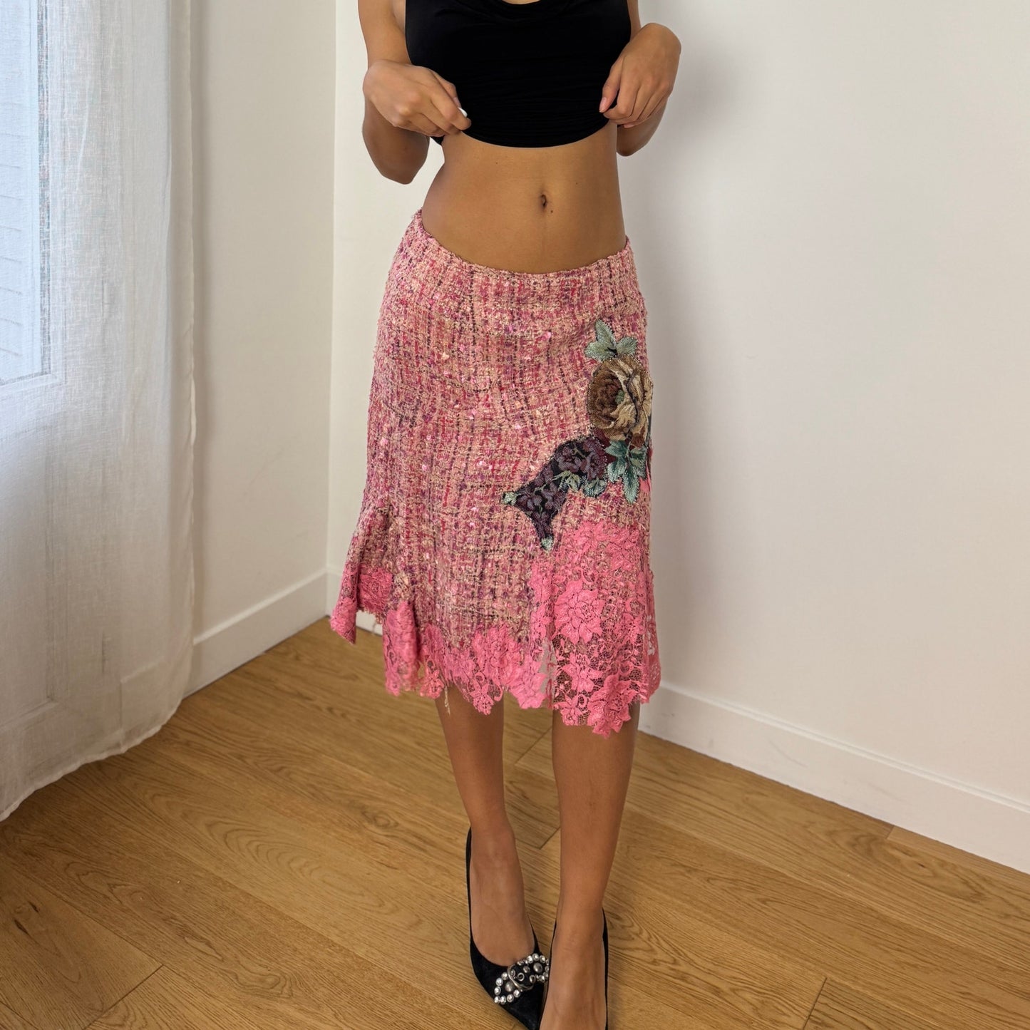 Vintage Italian pink textured tweed midi skirt with floral applique lace hem (S)
